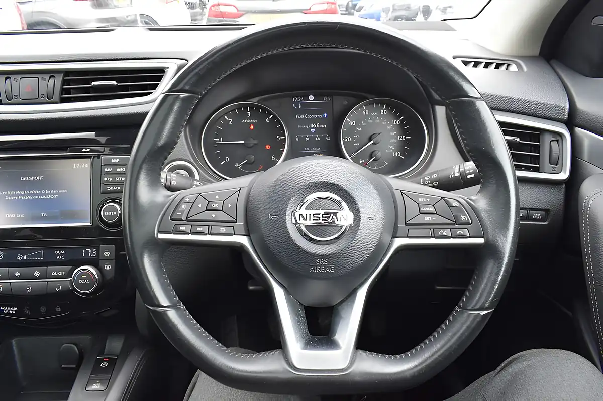 Used 2017 Nissan Qashqai Tekna Vivid Blue - Interior and Exterior details 20