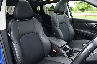 Used 2017 Nissan Qashqai Tekna Vivid Blue - Interior and Exterior details 8