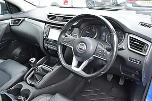Used 2017 Nissan Qashqai Tekna Vivid Blue - Interior and Exterior details 9