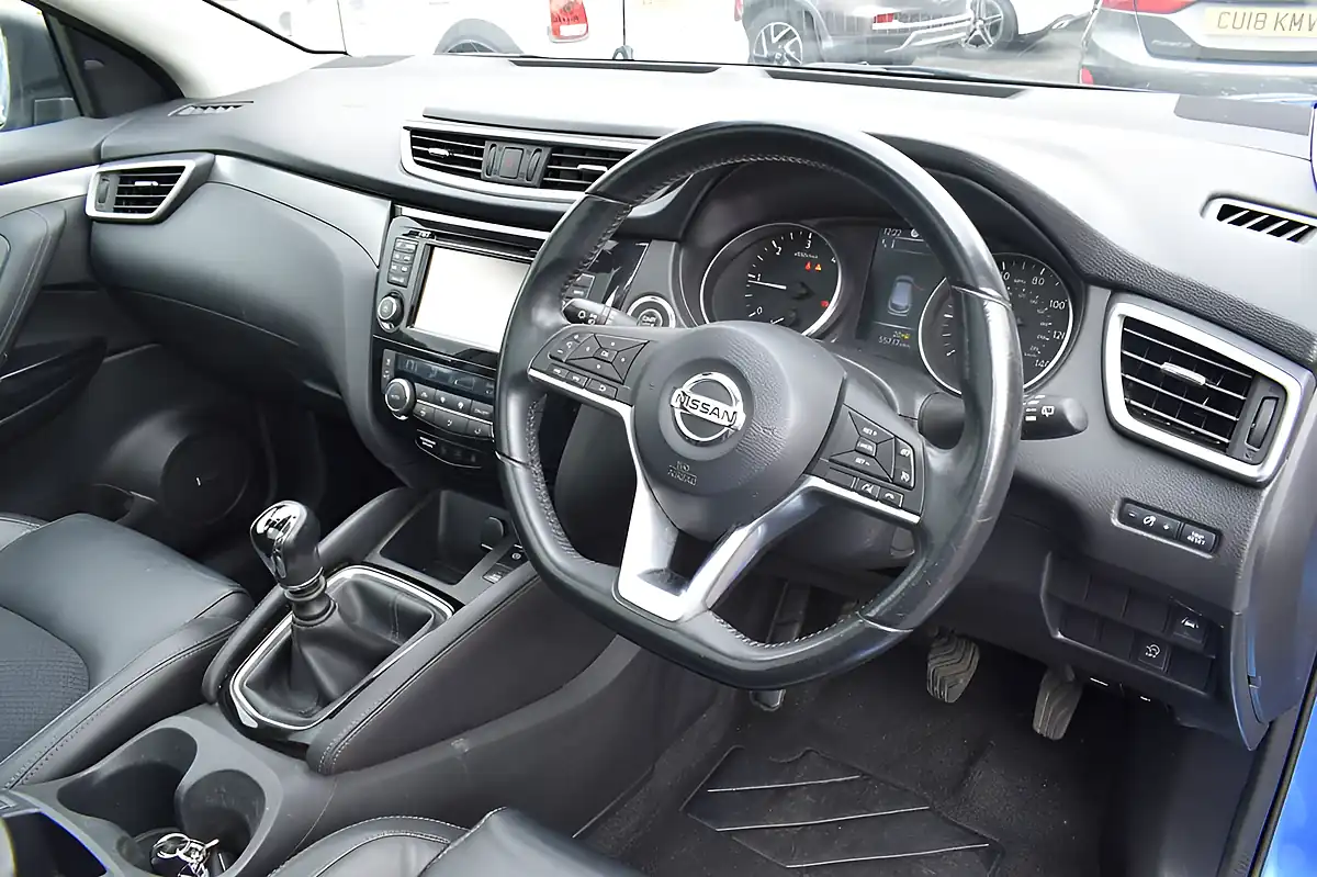 Used 2017 Nissan Qashqai Tekna Vivid Blue - Interior and Exterior details 9