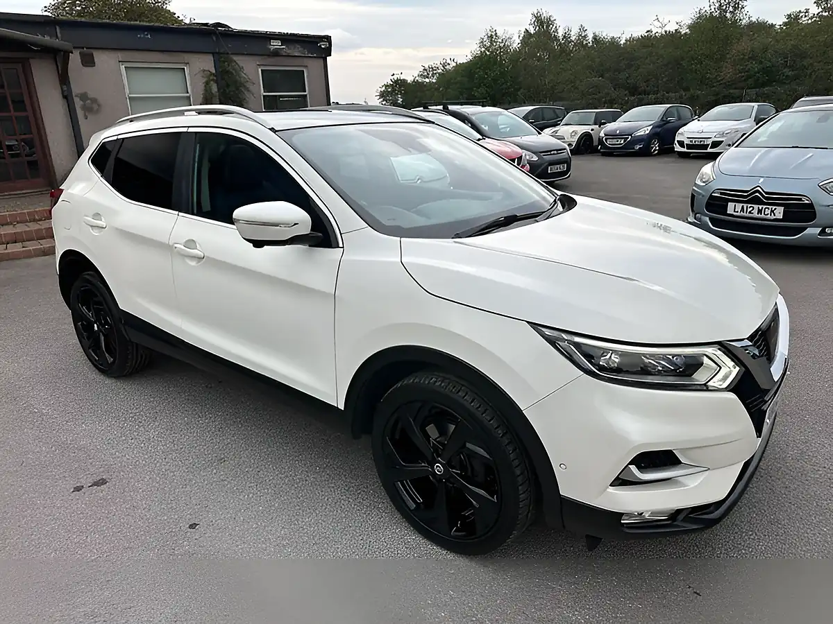 Used 2017 Nissan Qashqai Tekna White - Interior and Exterior details 10
