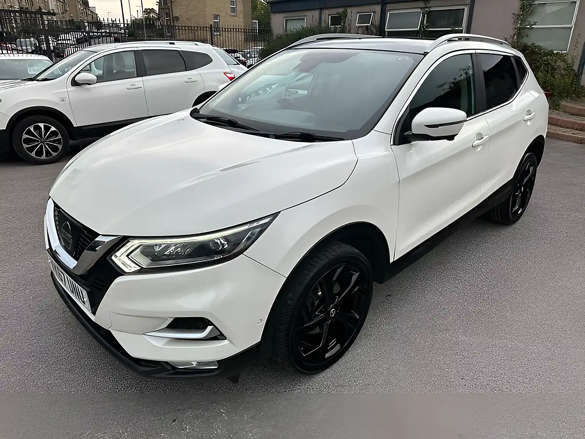 Used 2017 Nissan Qashqai Tekna White - Interior and Exterior details 11