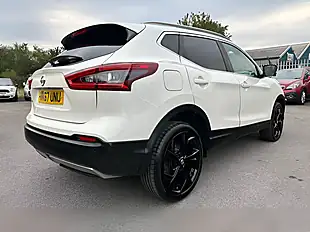 Used 2017 Nissan Qashqai Tekna White - Interior and Exterior details 13