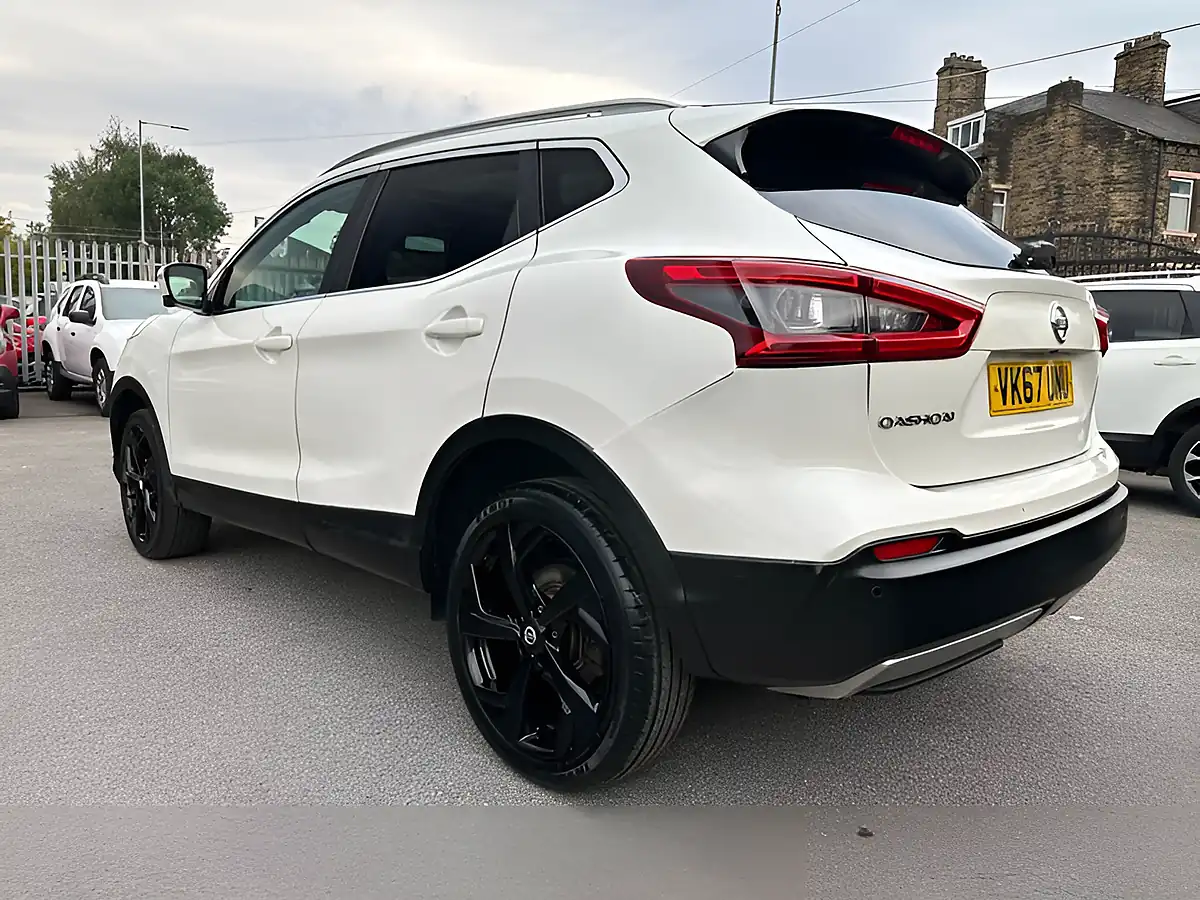 Used 2017 Nissan Qashqai Tekna White - Interior and Exterior details 14