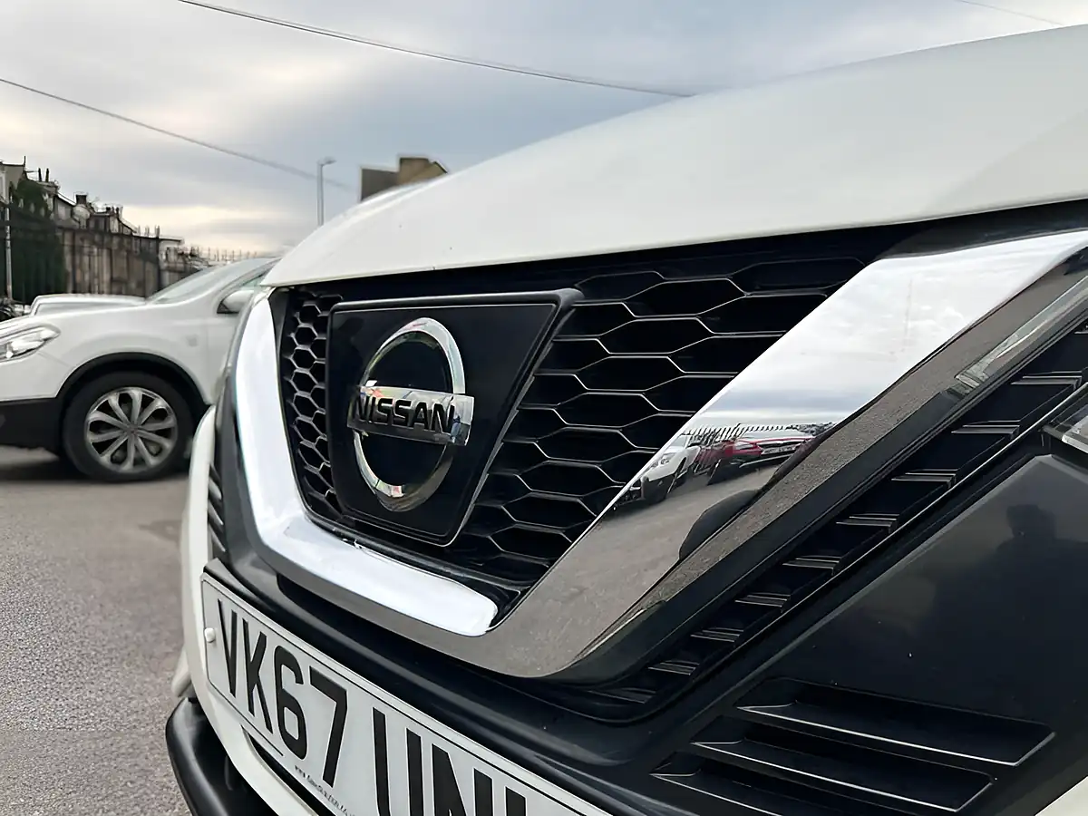 Used 2017 Nissan Qashqai Tekna White - Interior and Exterior details 15