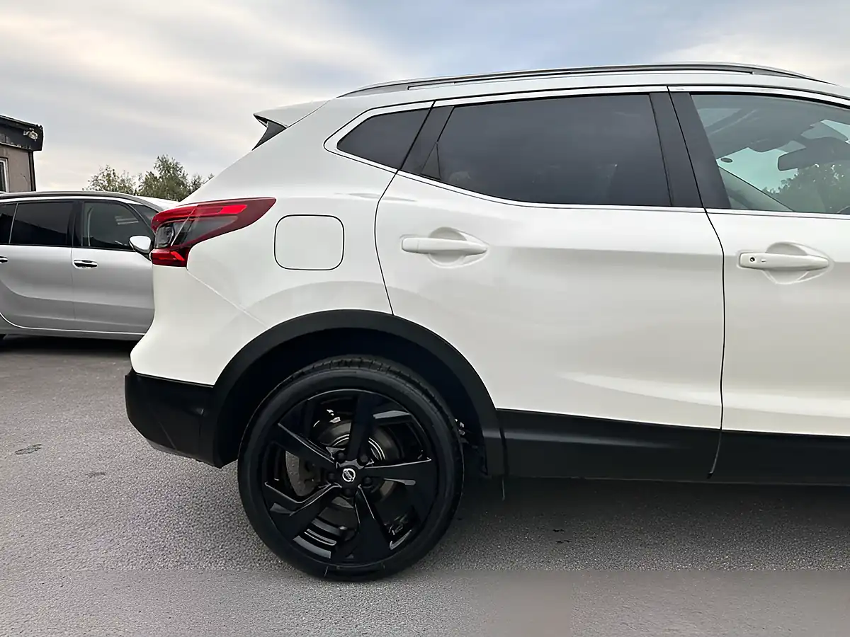 Used 2017 Nissan Qashqai Tekna White - Interior and Exterior details 18
