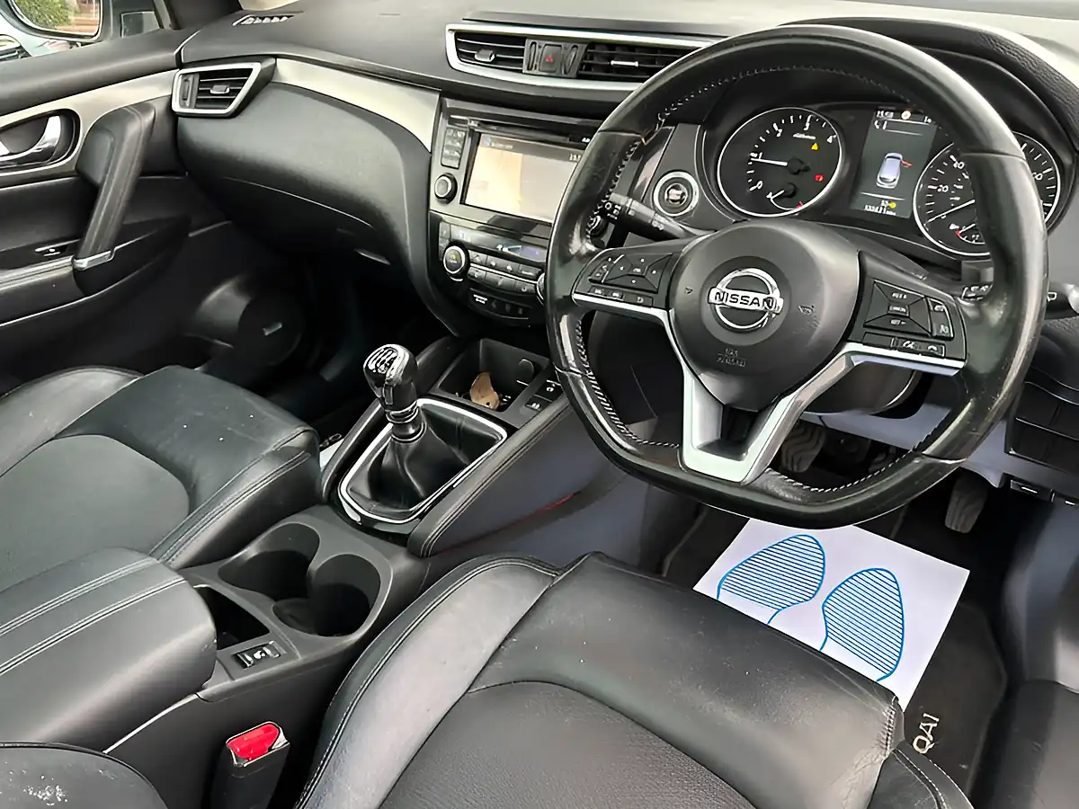Used 2017 Nissan Qashqai Tekna White - Interior and Exterior details 2