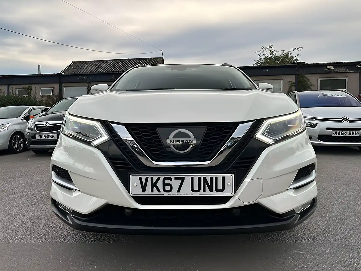 Used 2017 Nissan Qashqai Tekna White - Interior and Exterior details 4