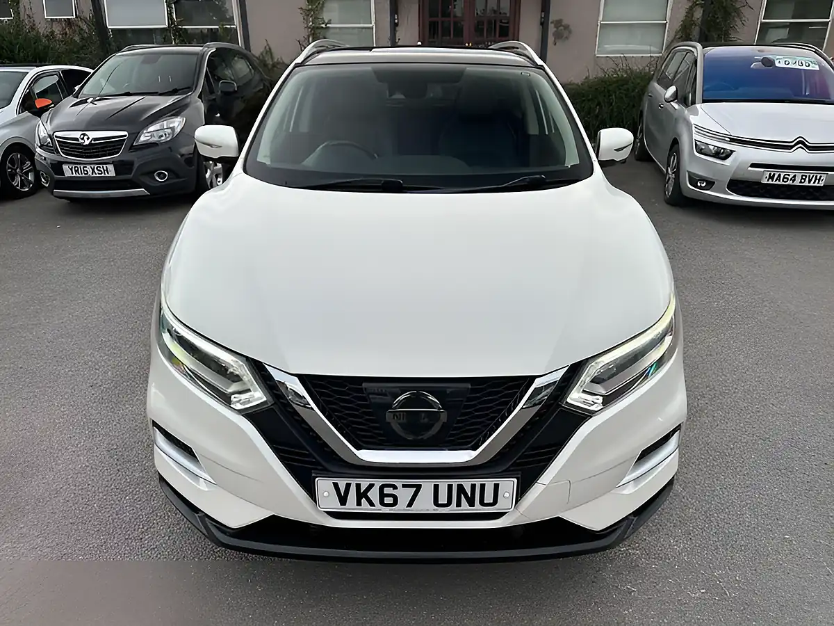 Used 2017 Nissan Qashqai Tekna White - Interior and Exterior details 6