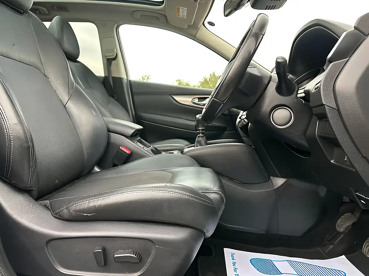 Used 2017 Nissan Qashqai Tekna White - Interior and Exterior details 7