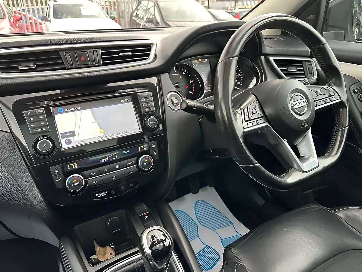Used 2017 Nissan Qashqai Tekna White - Interior and Exterior details 9