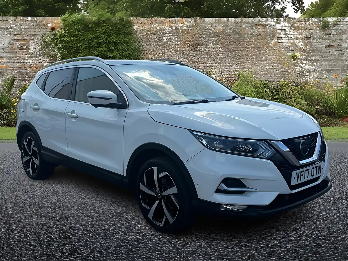 Used 2017 Nissan Qashqai Tekna White - Front View