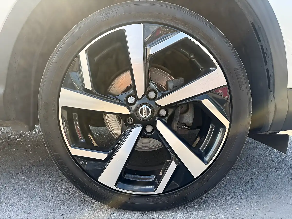 Used 2017 Nissan Qashqai Tekna White - Interior and Exterior details 12