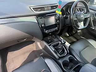 Used 2017 Nissan Qashqai Tekna White - Interior and Exterior details 14
