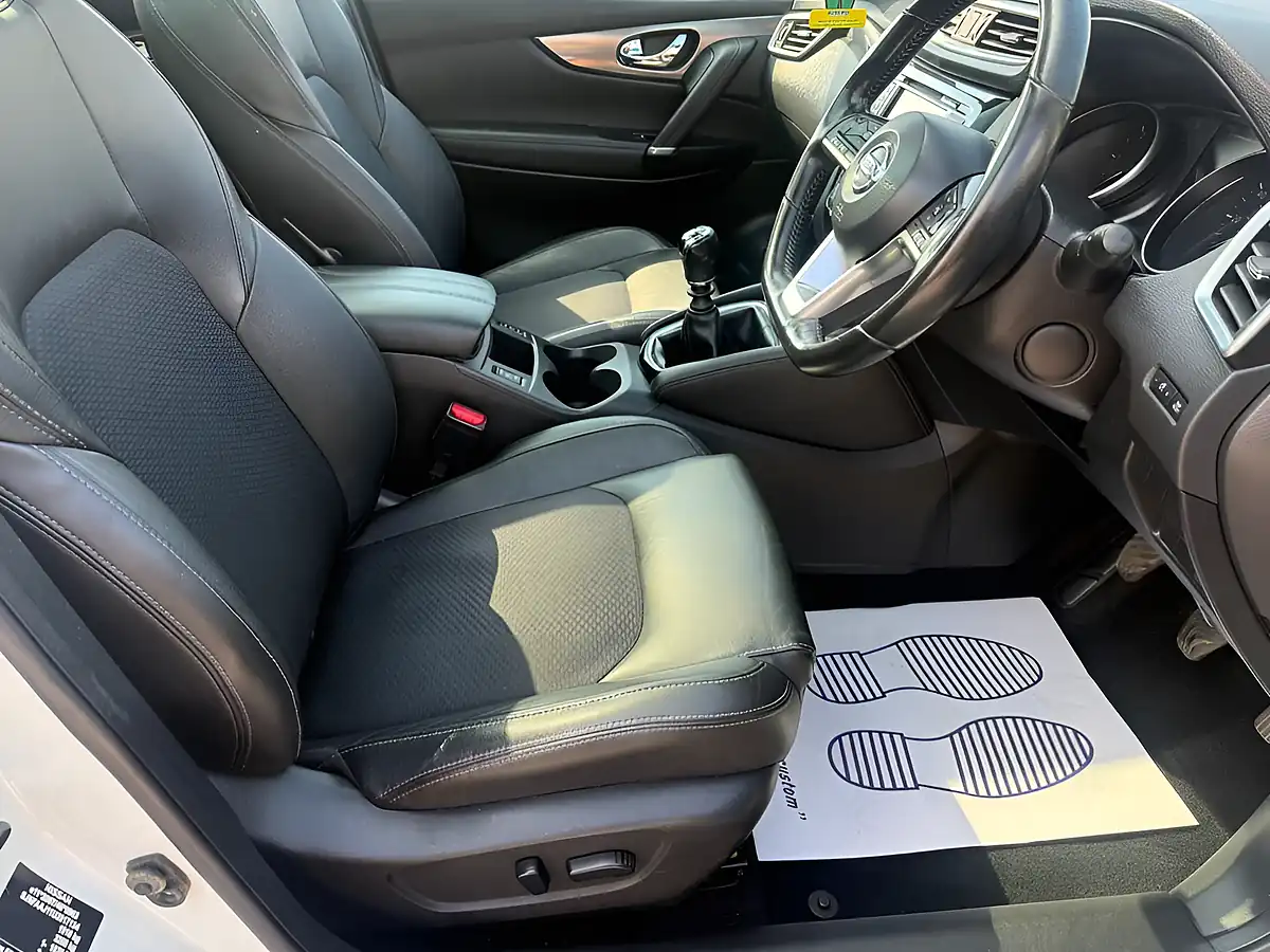 Used 2017 Nissan Qashqai Tekna White - Interior and Exterior details 15