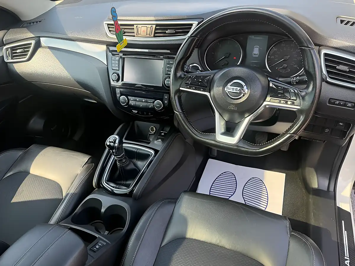 Used 2017 Nissan Qashqai Tekna White - Interior and Exterior details 16