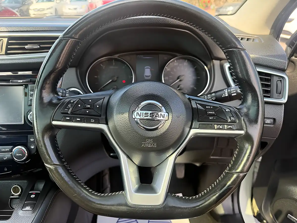 Used 2017 Nissan Qashqai Tekna White - Interior and Exterior details 18