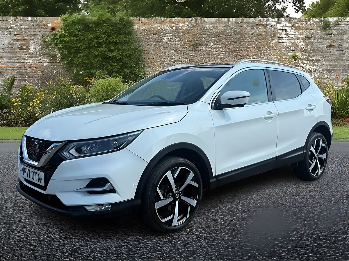 Used 2017 Nissan Qashqai Tekna White - Interior and Exterior details 4