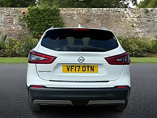 Used 2017 Nissan Qashqai Tekna White - Interior and Exterior details 7