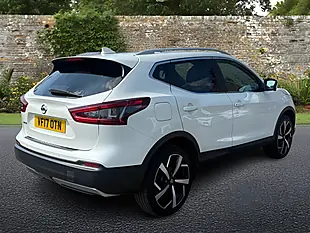 Used 2017 Nissan Qashqai Tekna White - Interior and Exterior details 8