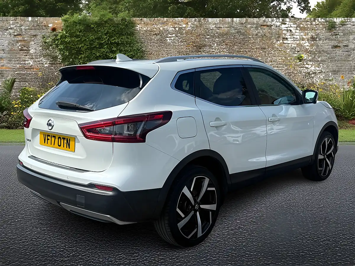 Used 2017 Nissan Qashqai Tekna White - Interior and Exterior details 8