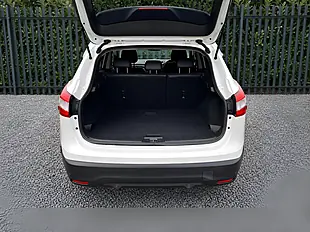 Used 2017 Nissan Qashqai Tekna White - Interior and Exterior details 10