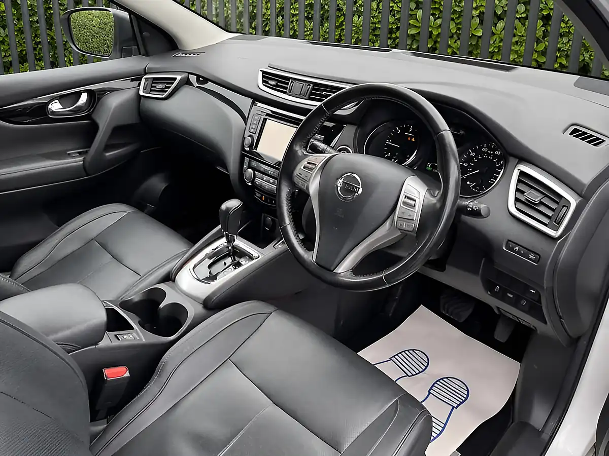 Used 2017 Nissan Qashqai Tekna White - Interior and Exterior details 13