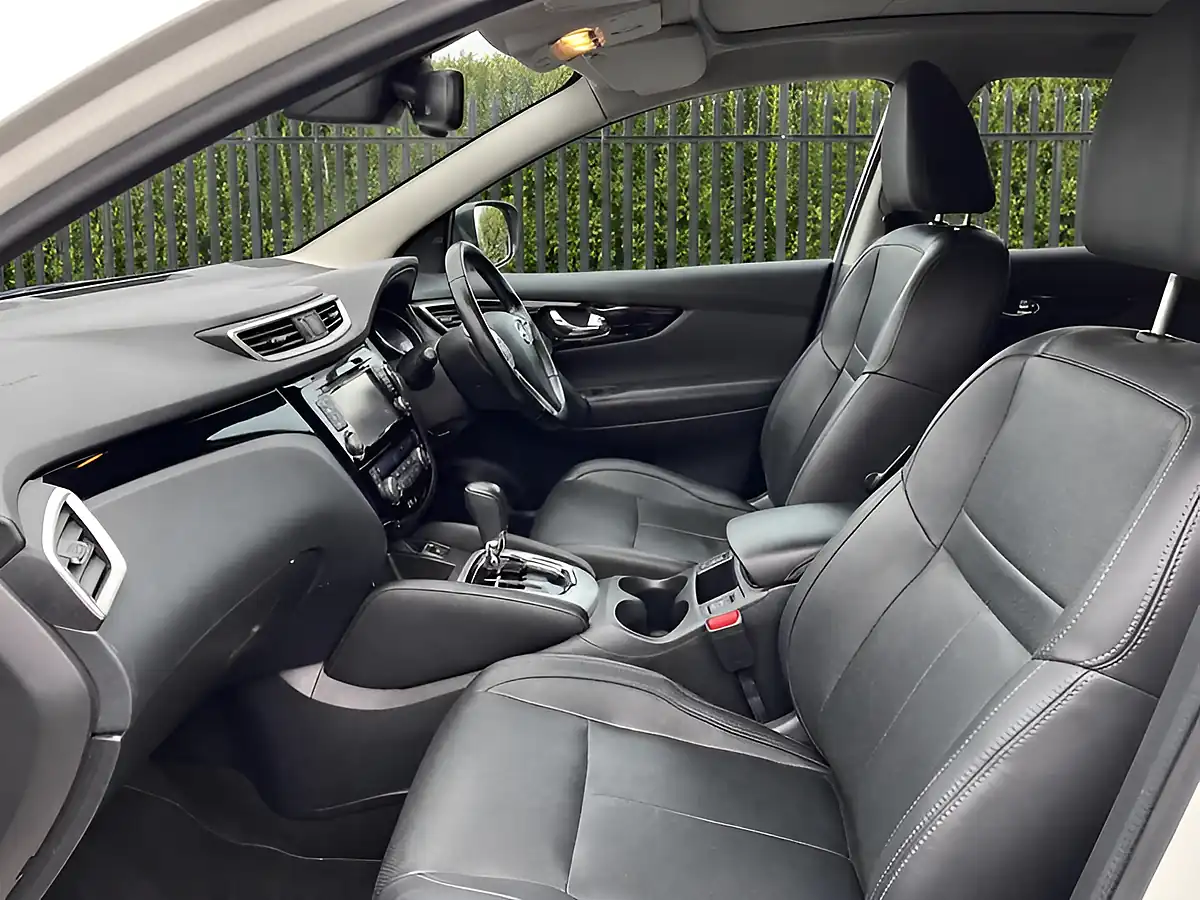 Used 2017 Nissan Qashqai Tekna White - Interior and Exterior details 14