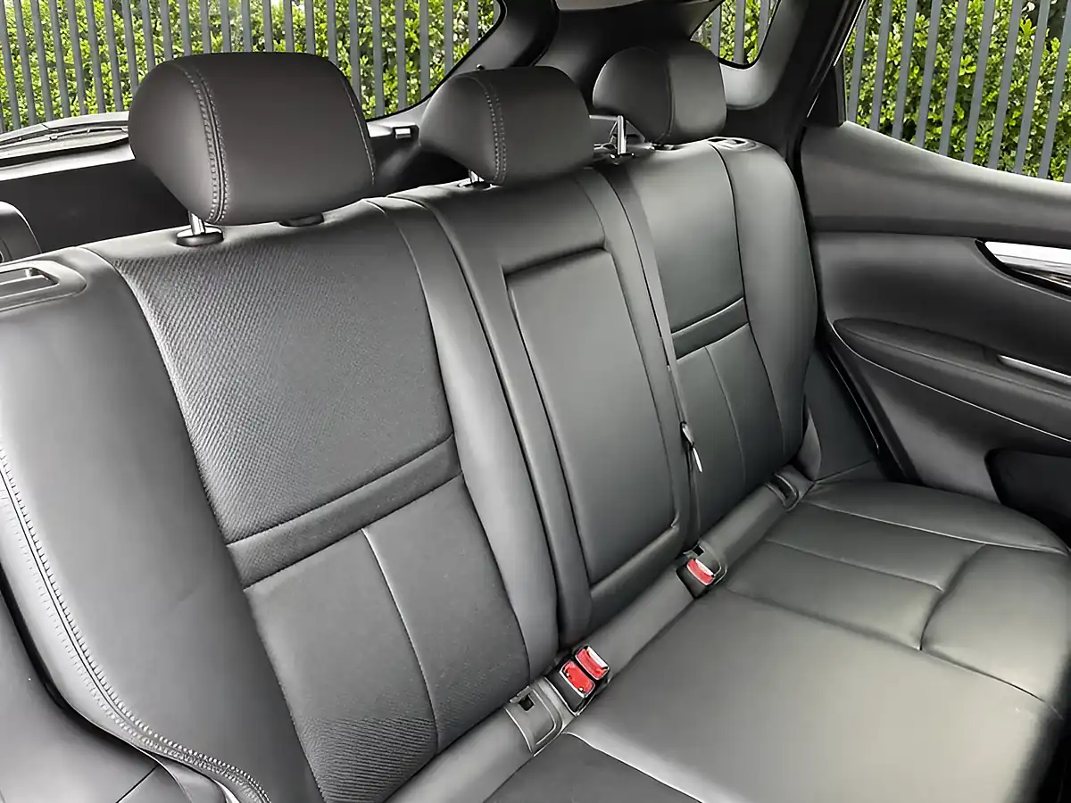 Used 2017 Nissan Qashqai Tekna White - Interior and Exterior details 15