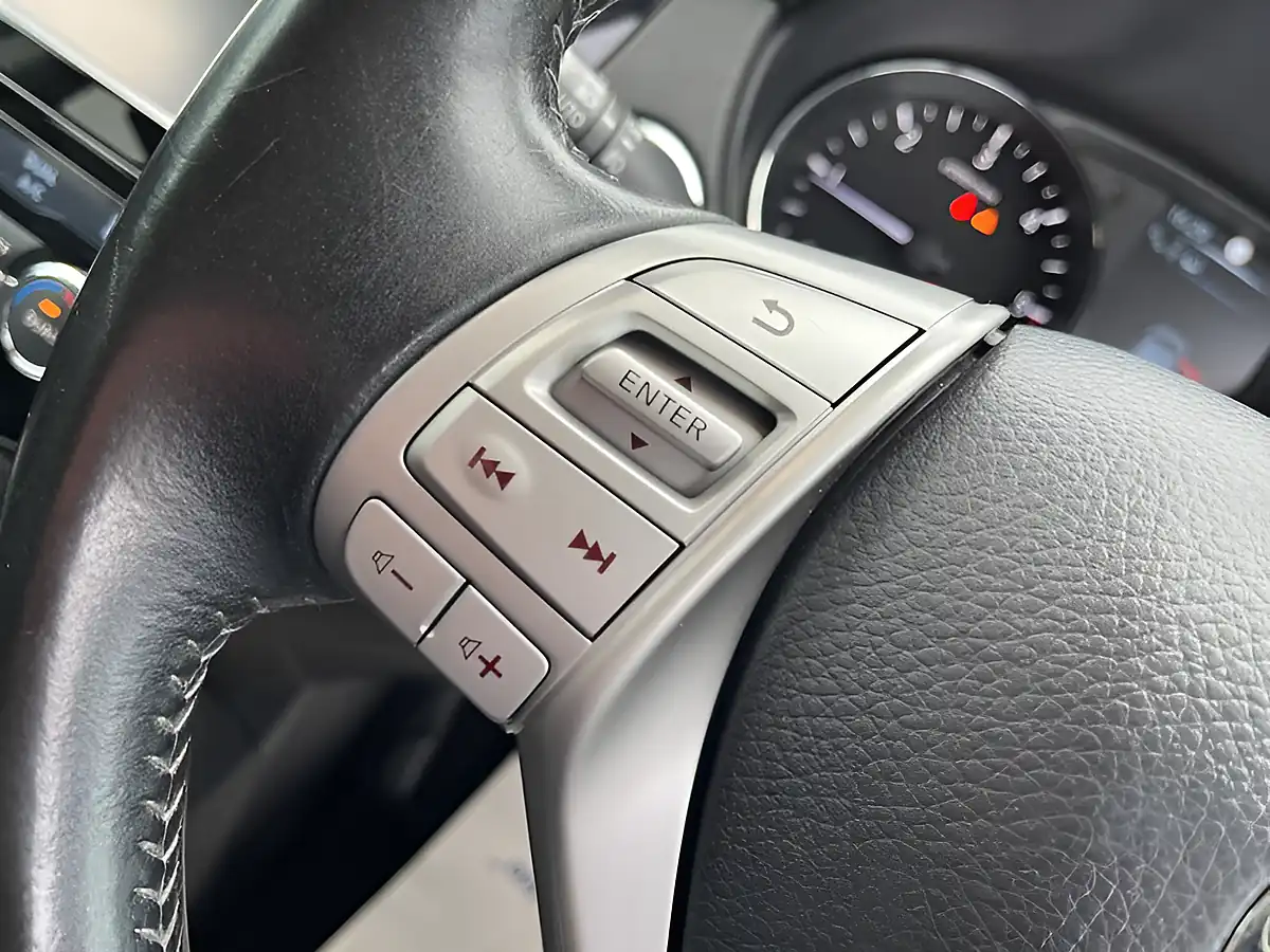 Used 2017 Nissan Qashqai Tekna White - Interior and Exterior details 17
