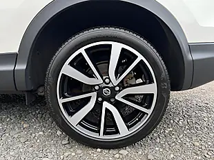 Used 2017 Nissan Qashqai Tekna White - Interior and Exterior details 5