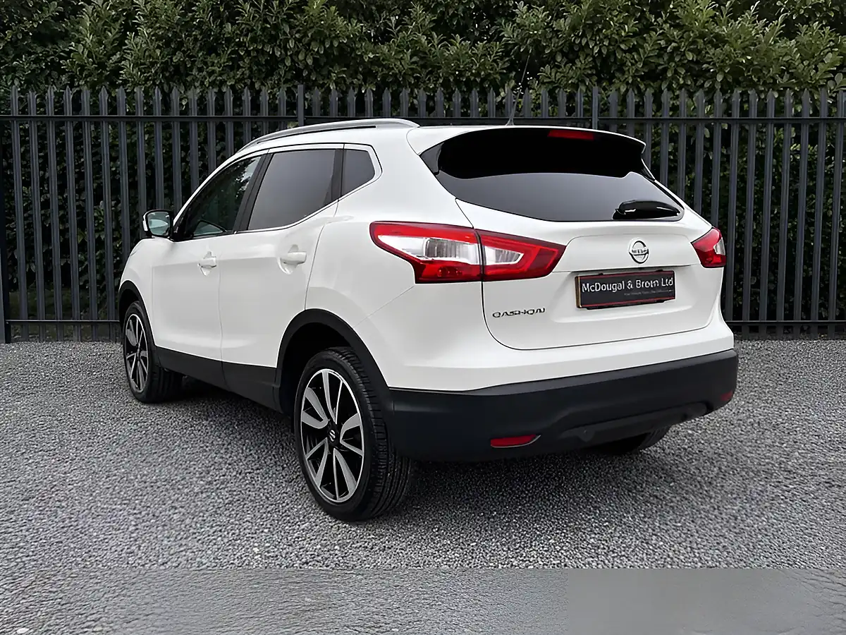 Used 2017 Nissan Qashqai Tekna White - Interior and Exterior details 6