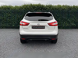 Used 2017 Nissan Qashqai Tekna White - Interior and Exterior details 7