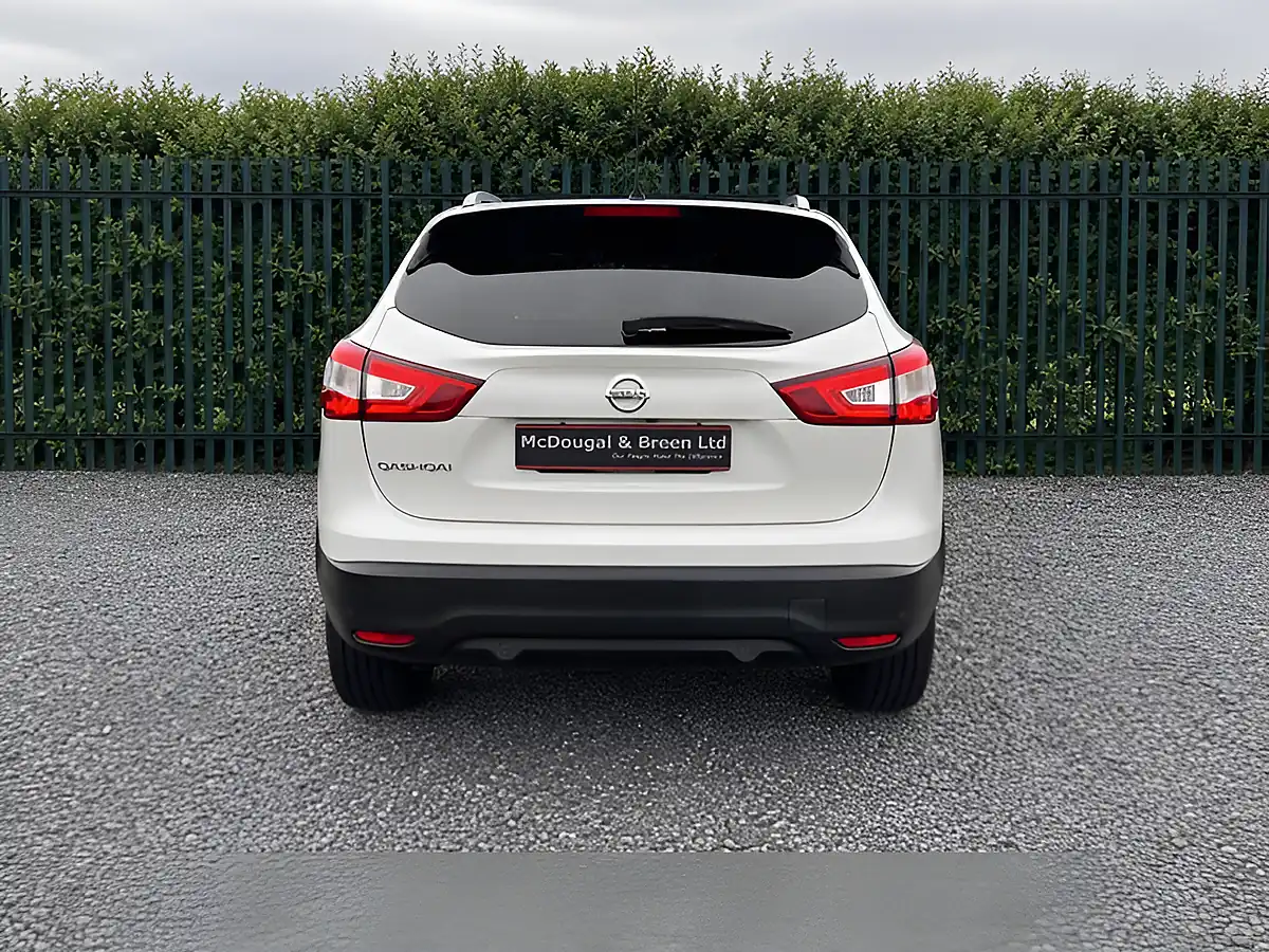 Used 2017 Nissan Qashqai Tekna White - Interior and Exterior details 7