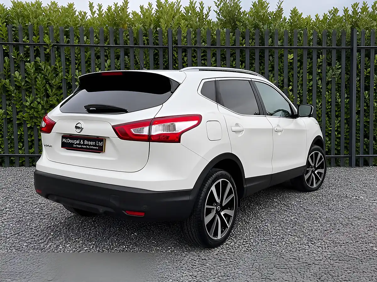 Used 2017 Nissan Qashqai Tekna White - Interior and Exterior details 8