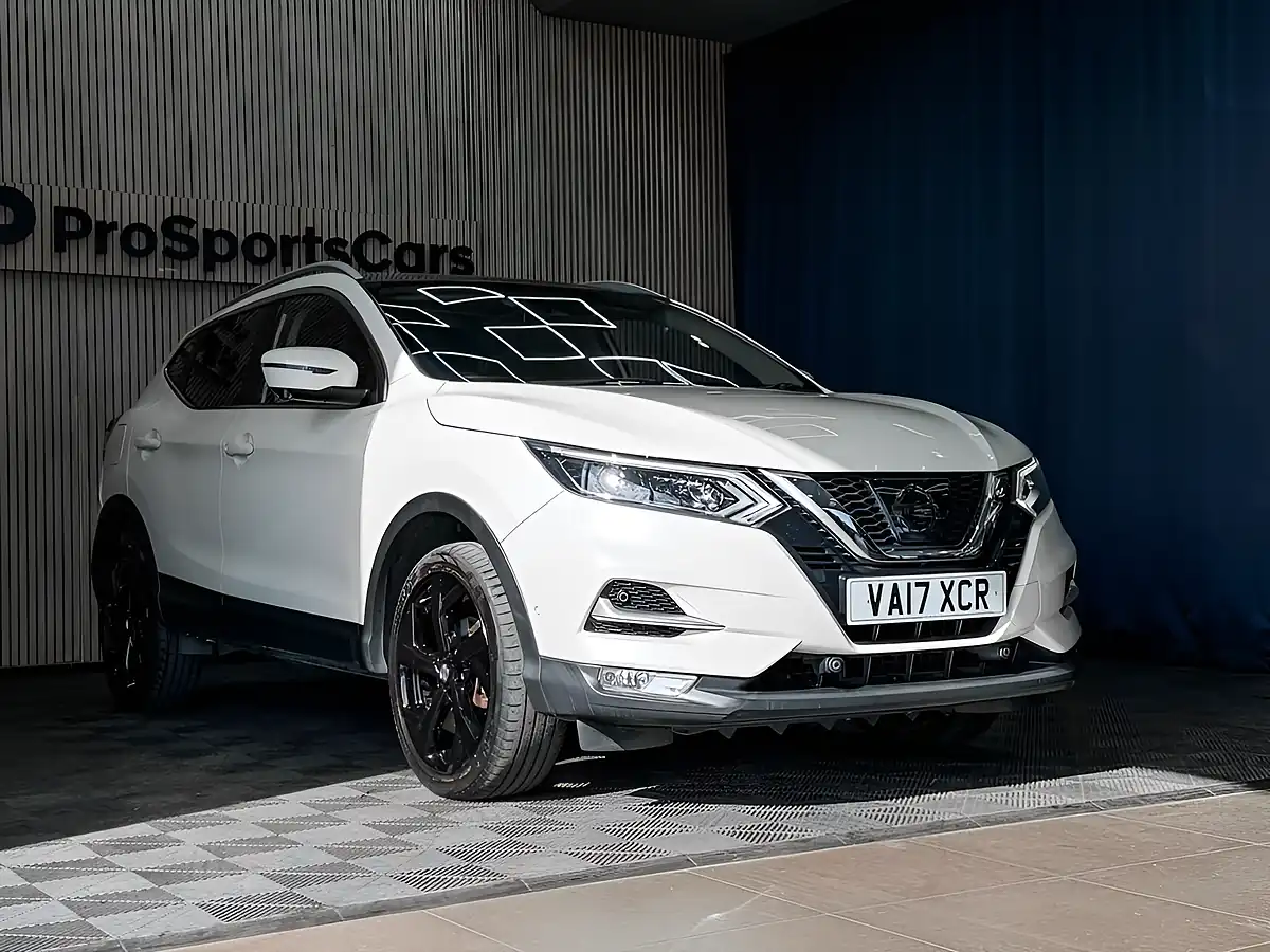 Used 2017 Nissan Qashqai Tekna White - Interior and Exterior details 10