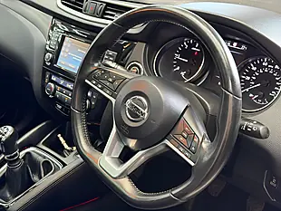 Used 2017 Nissan Qashqai Tekna White - Interior and Exterior details 13