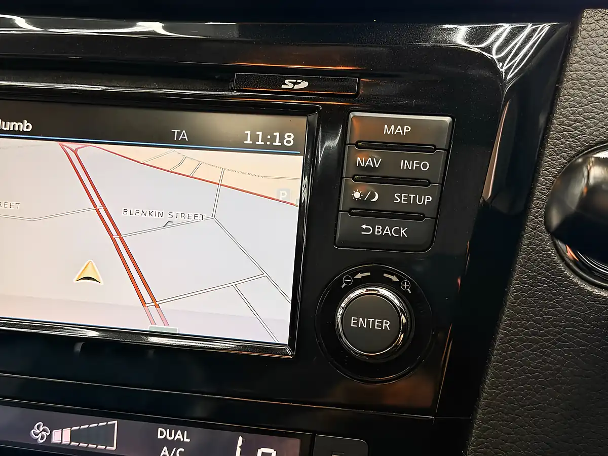 Used 2017 Nissan Qashqai Tekna White - Interior and Exterior details 15