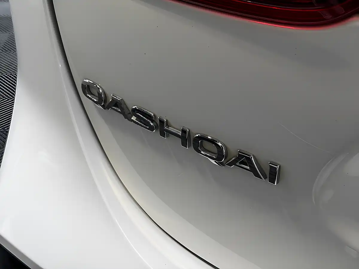 Used 2017 Nissan Qashqai Tekna White - Interior and Exterior details 17