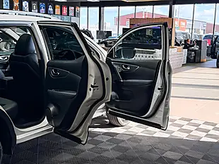 Used 2017 Nissan Qashqai Tekna White - Interior and Exterior details 19