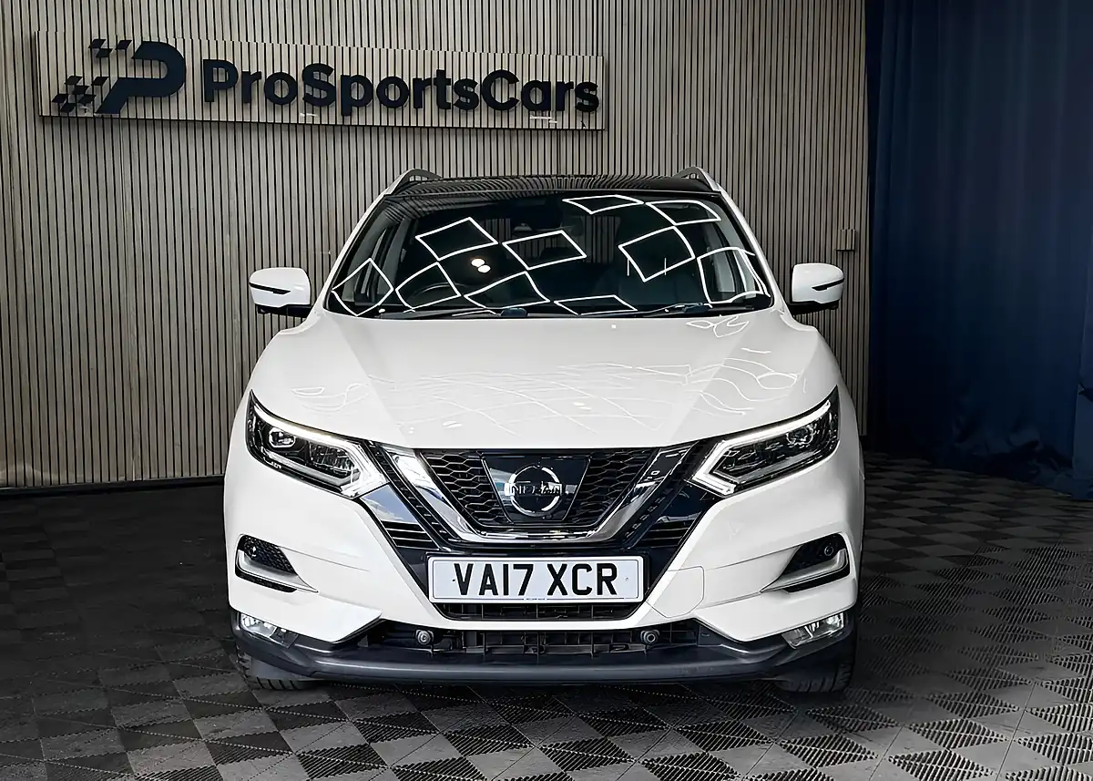 Used 2017 Nissan Qashqai Tekna White - Interior and Exterior details 3