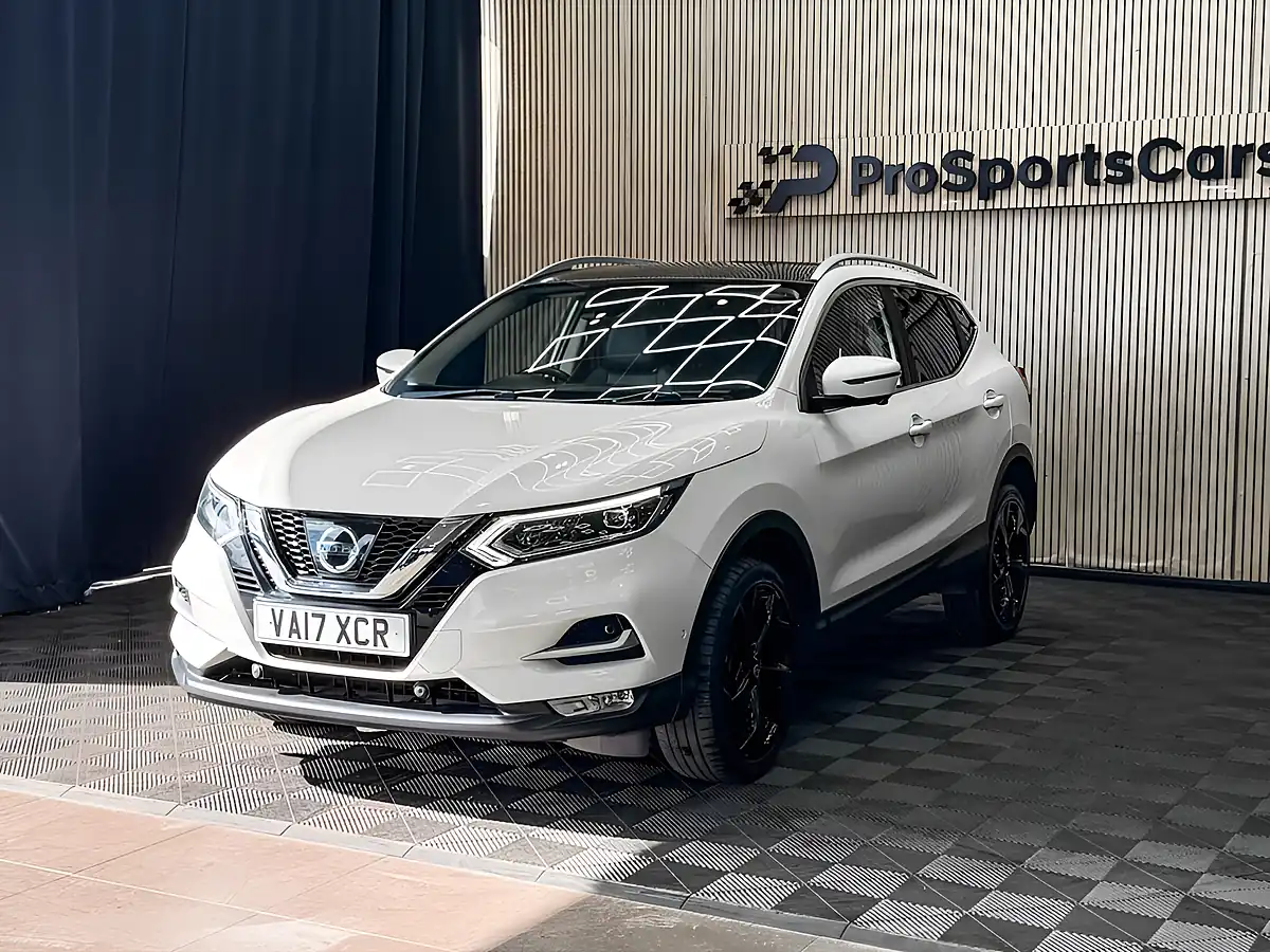 Used 2017 Nissan Qashqai Tekna White - Interior and Exterior details 4