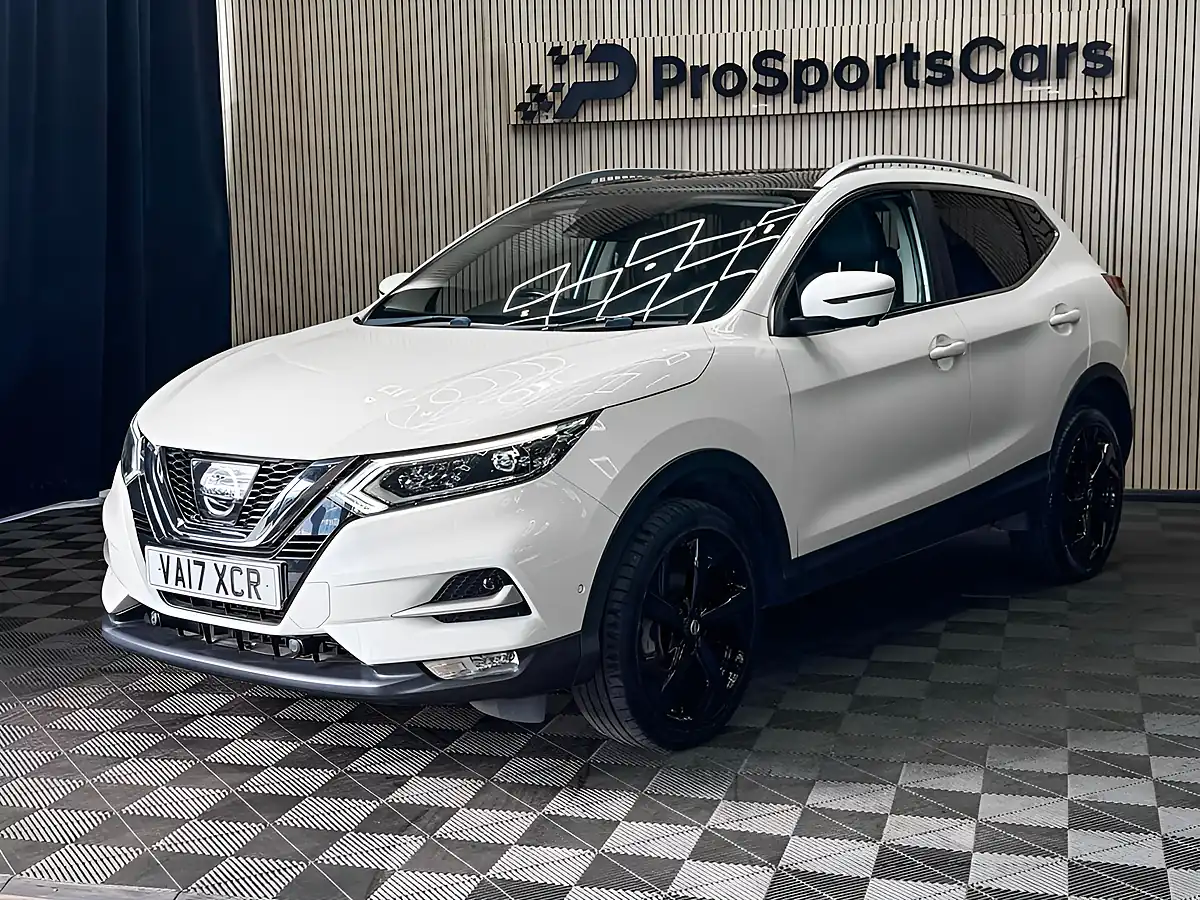 Used 2017 Nissan Qashqai Tekna White - Interior and Exterior details 6