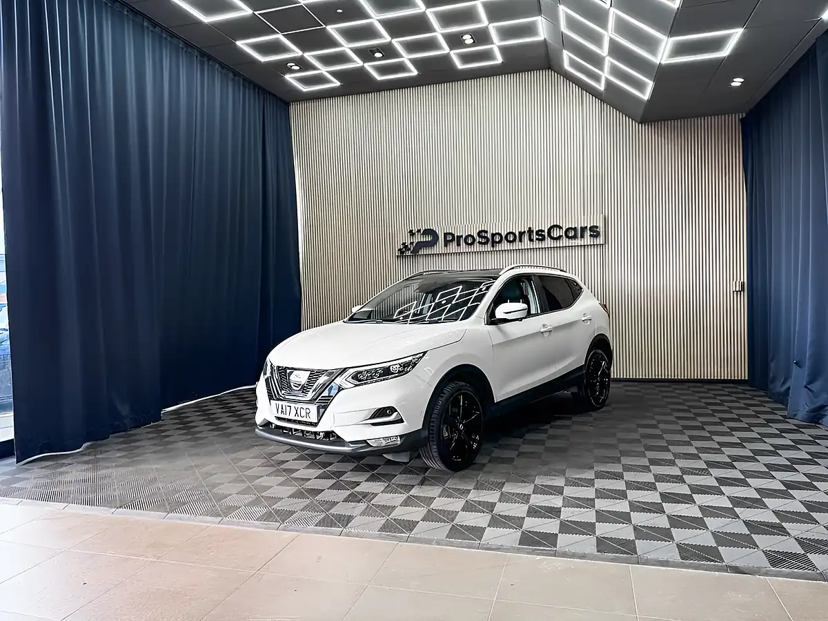Used 2017 Nissan Qashqai Tekna White - Interior and Exterior details 7