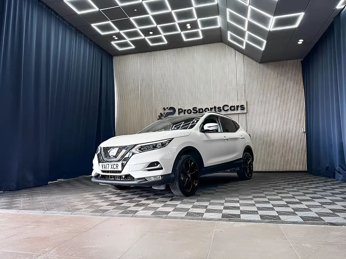 Used 2017 Nissan Qashqai Tekna White - Interior and Exterior details 8