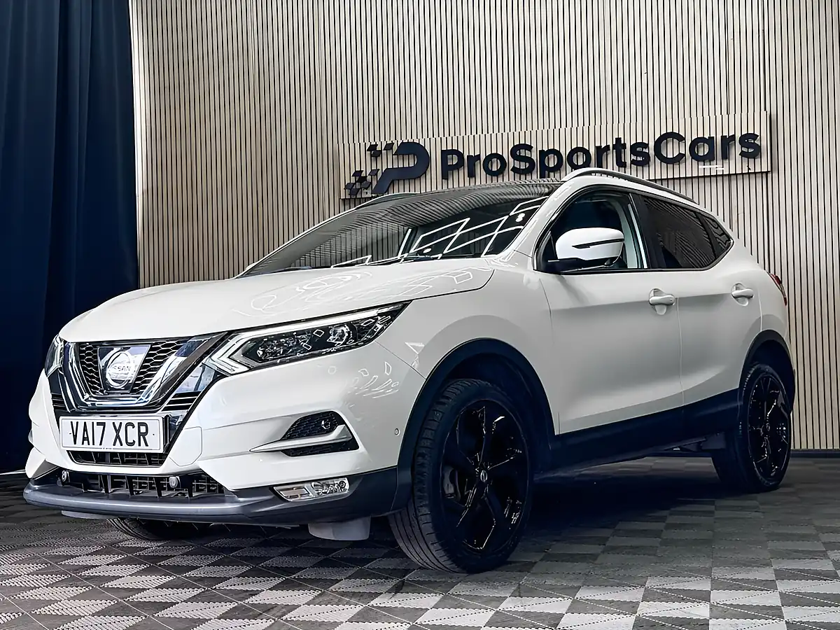 Used 2017 Nissan Qashqai Tekna White - Interior and Exterior details 9