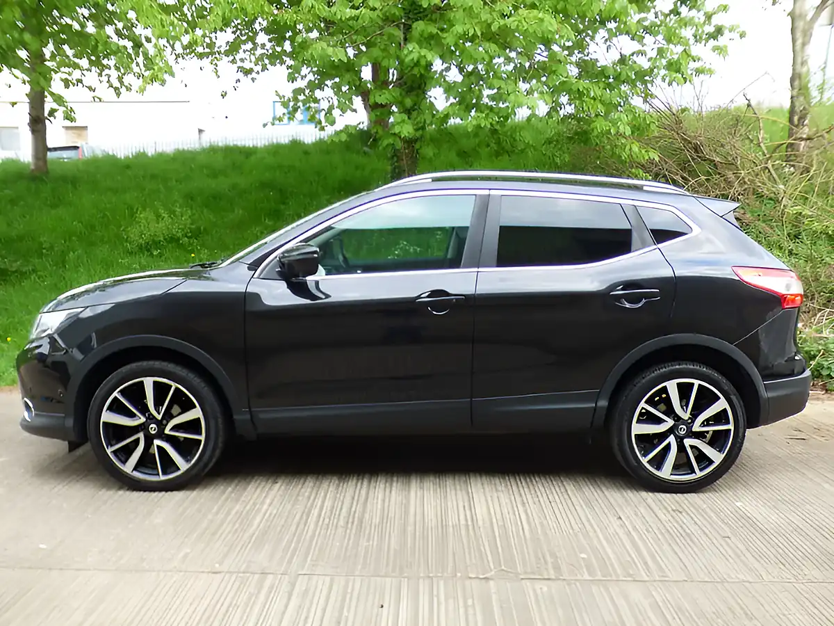 Used 2017 Nissan Qashqai Tekna Xtron Black - Interior and Exterior details 14