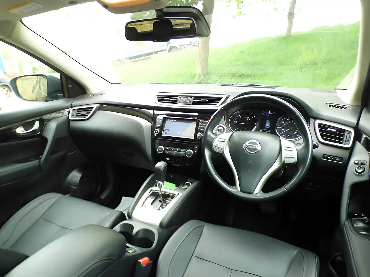 Used 2017 Nissan Qashqai Tekna Xtron Black - Interior and Exterior details 3
