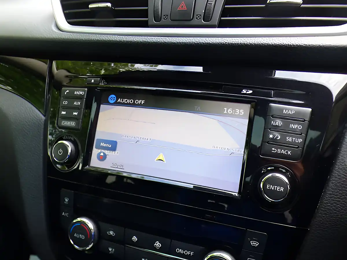 Used 2017 Nissan Qashqai Tekna Xtron Black - Interior and Exterior details 5