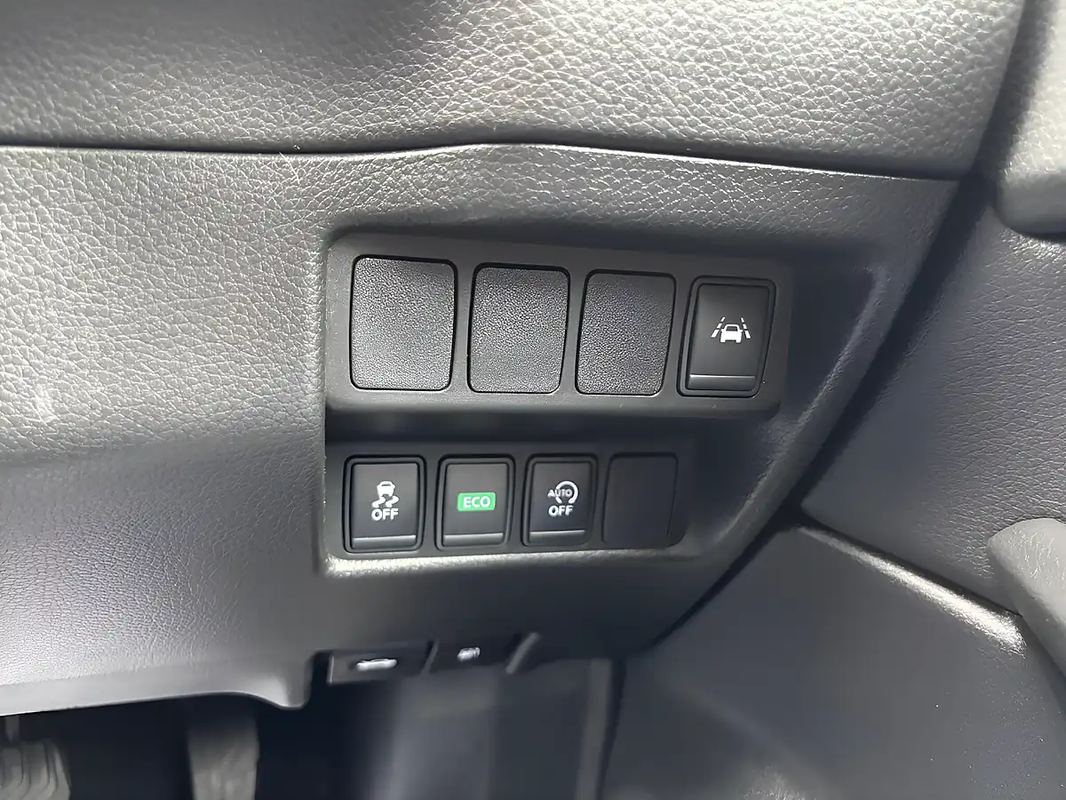 Used 2017 Nissan Qashqai Tekna Xtron Black - Interior and Exterior details 11